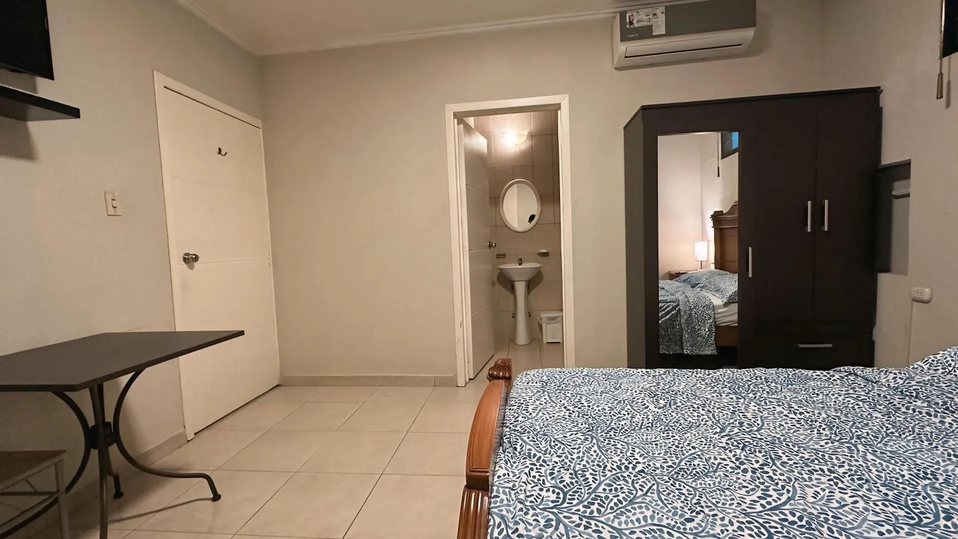 Lodging Ecuador Suites&Rooms Guayaquil 0*,  Ecuador