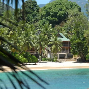 lilot-beach-chalets.maheislandhotels.com/